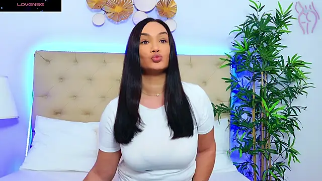 Snapshot of DaliyaArabian chatting on 10.13.25 DaliyaArabian online show from 10.13.25