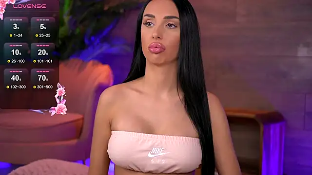 KairaAndrews online show from 10.11.25