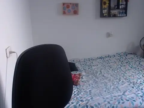 Snapshot of HannaKlein chatting on 12.11.24 HannaKlein online show from 12.11.24