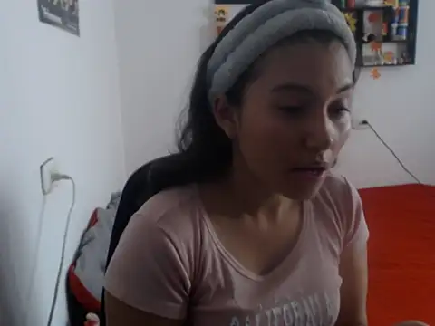 Snapshot of HannaKlein chatting on 02.06.25 HannaKlein online show from 02.06.25