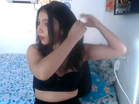 Snapshot of HannaKlein chatting on 09.23.25 HannaKlein online show from 09.23.25