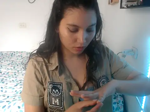 Snapshot of HannaKlein chatting on 10.07.25 HannaKlein online show from 10.07.25