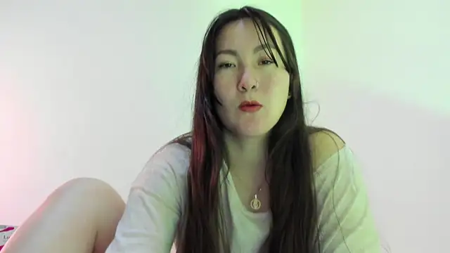 Elle Lee  online show from 03.20.25