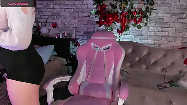 Snapshot of Alex_Howell chatting on 03.12.25 Alex Howell online show from 03.12.25