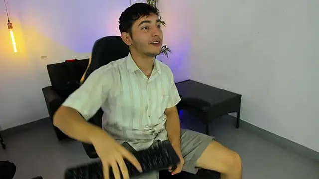 Snapshot of DiegoRogue_ chatting on 12.09.24 DiegoRogue online show from 12.09.24