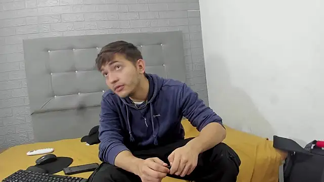 Snapshot of DiegoRogue_ chatting on 12.13.24 DiegoRogue online show from 12.13.24