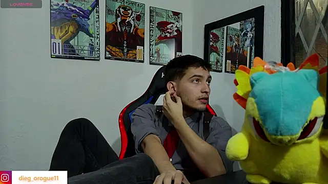 Snapshot of DiegoRogue_ chatting on 03.17.25 DiegoRogue online show from 03.17.25