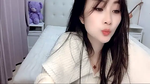 Snapshot of aisha123123 chatting on 10.31.25 aisha123123 online show from 10.31.25