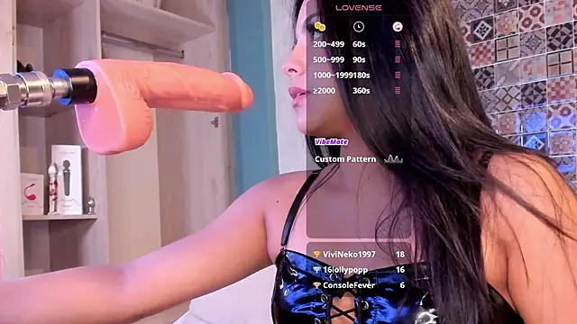 Snapshot of Sophia_wilsonn_ chatting on 01.14.25 Sophia wilsonn online show from 01.14.25