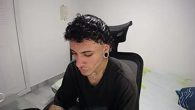 Snapshot of present_the_magic chatting on 01.14.26 present the magic online show from 01.14.26