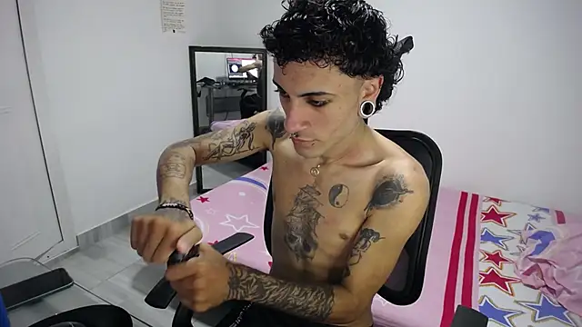 Snapshot of present_the_magic chatting on 01.15.26 present the magic online show from 01.15.26