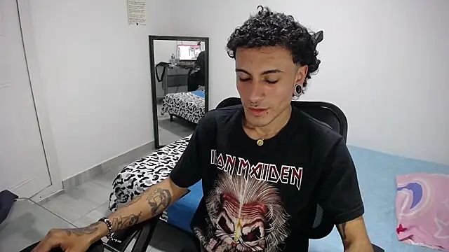 Snapshot of present_the_magic chatting on 01.16.26 present the magic online show from 01.16.26