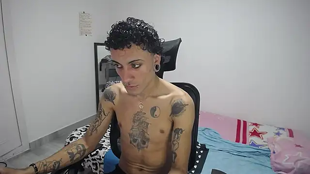 Snapshot of present_the_magic chatting on 01.18.26 present the magic online show from 01.18.26