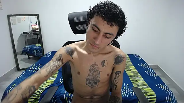 Snapshot of present_the_magic chatting on 03.09.26 present the magic online show from 03.09.26