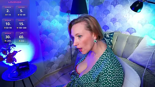 UmaTruewoman online show from 09.18.25