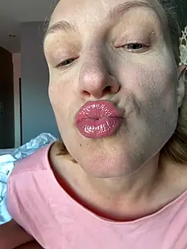 UmaTruewoman online show from 04.12.26