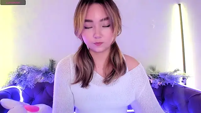 Snapshot of Fluffy_Rose chatting on 12.27.24 Fluffy Rose online show from 12.27.24