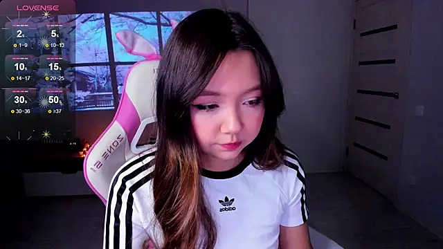 Fluffy Rose online show from 11.21.25