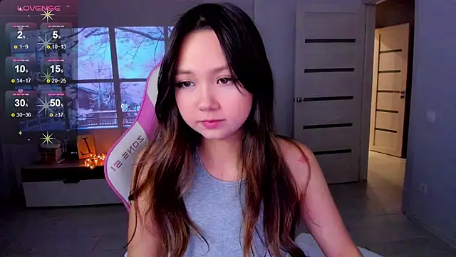 Fluffy Rose online show from 12.03.25