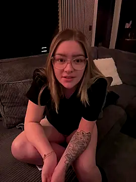 Snapshot of xX_HotCouple_Xx chatting on 11.18.25 xX HotCouple Xx online show from 11.18.25