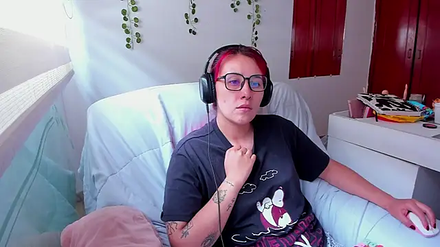 bonnie moon  online show from 09.27.25