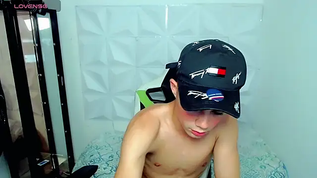 Snapshot of bby_santi chatting on 12.04.24 bby santi online show from 12.04.24