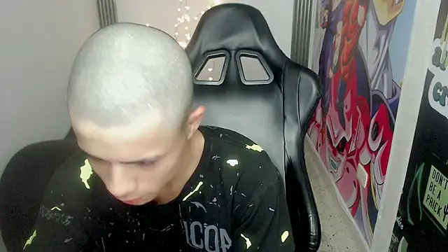 Snapshot of bby_santi chatting on 01.22.25 bby santi online show from 01.22.25