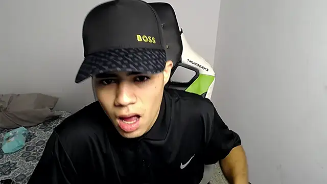 Snapshot of bby_santi chatting on 03.12.25 bby santi online show from 03.12.25