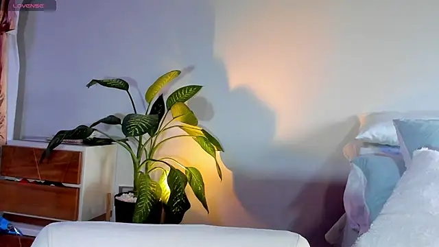 ClaraMariaMon online show from 02.25.25