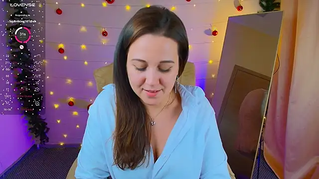 Snapshot of MissBecca chatting on 12.19.24 MissBecca online show from 12.19.24