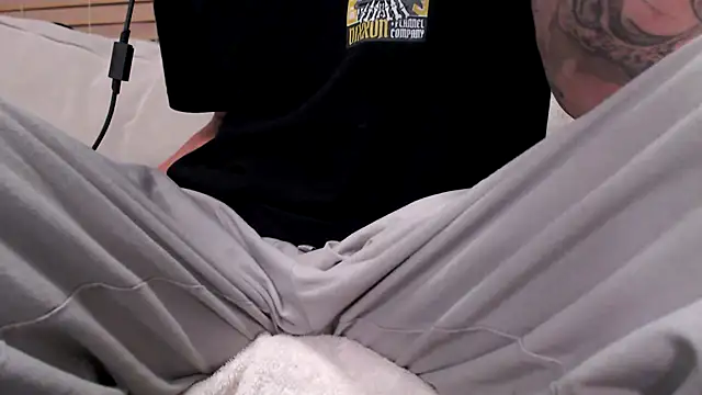 Snapshot of JohnnyKorrupt_ chatting on 10.15.25 JohnnyKorrupt  online show from 10.15.25