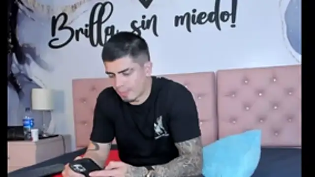 Snapshot of _mrcock chatting on 12.10.24 mrcock online show from 12.10.24