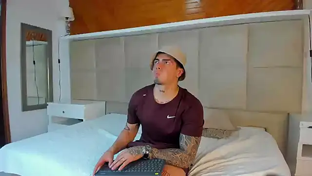 Snapshot of _mrcock chatting on 12.17.24 mrcock online show from 12.17.24