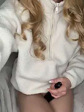 Lolitaxlola online show from 11.17.25