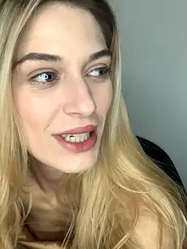 Lolitaxlola online show from 11.17.25