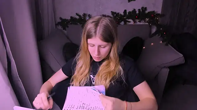 Snapshot of kirraa_ chatting on 12.12.24 kirraa  online show from 12.12.24