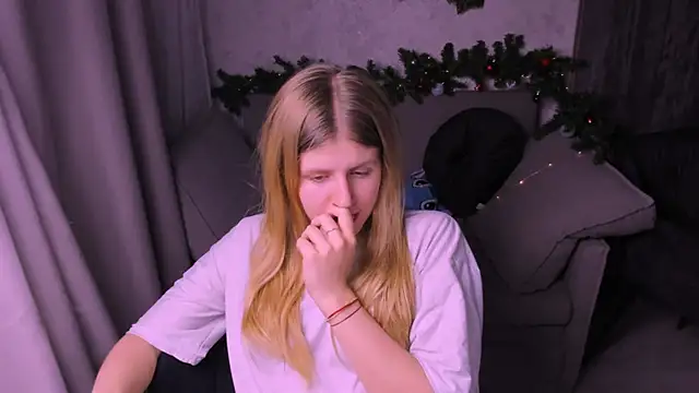 Snapshot of kirraa_ chatting on 12.14.24 kirraa  online show from 12.14.24