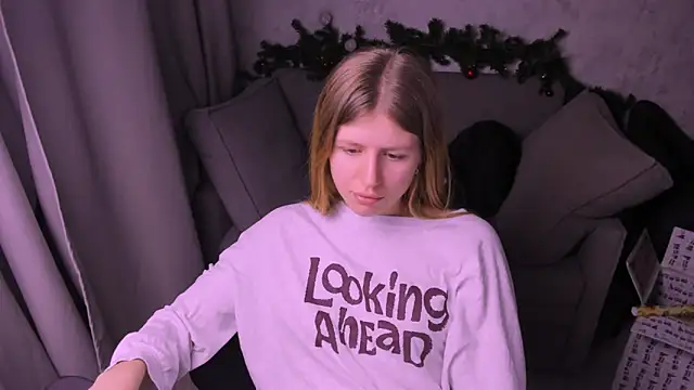 Snapshot of kirraa_ chatting on 12.21.24 kirraa  online show from 12.21.24