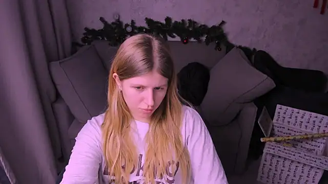 Snapshot of kirraa_ chatting on 12.22.24 kirraa  online show from 12.22.24