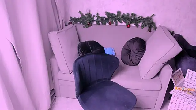 Snapshot of kirraa_ chatting on 12.22.24 kirraa  online show from 12.22.24