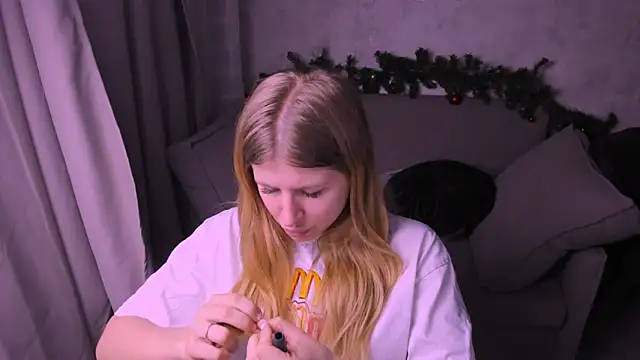 Snapshot of kirraa_ chatting on 12.27.24 kirraa  online show from 12.27.24