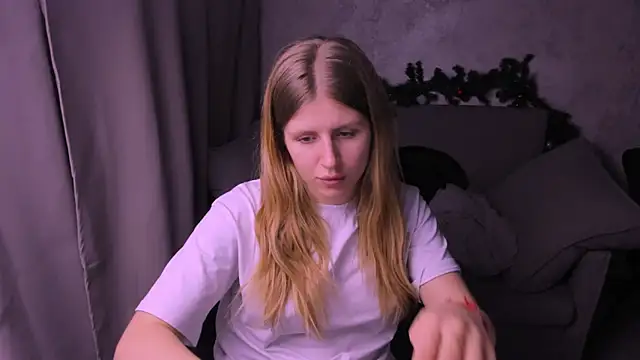 Snapshot of kirraa_ chatting on 01.12.25 kirraa  online show from 01.12.25