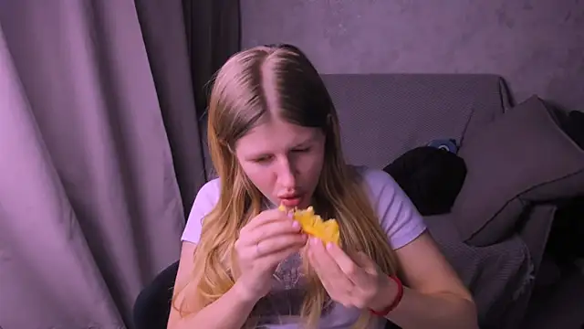 Snapshot of kirraa_ chatting on 01.19.25 kirraa  online show from 01.19.25