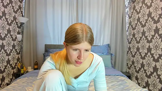 Snapshot of kirraa_ chatting on 09.27.25 kirraa  online show from 09.27.25