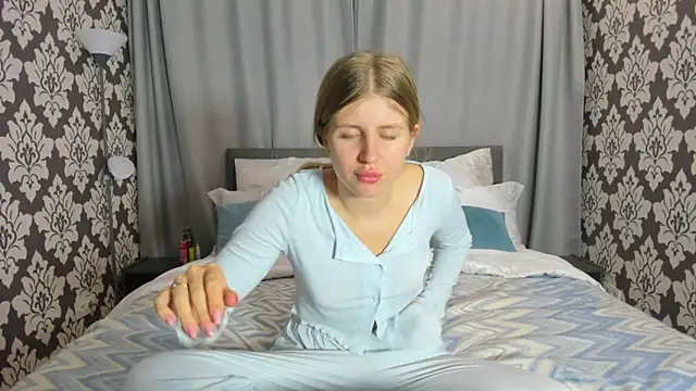 Snapshot of kirraa_ chatting on 10.07.25 kirraa  online show from 10.07.25