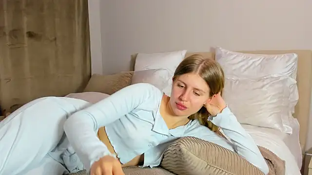 kirraa  online show from 11.21.25