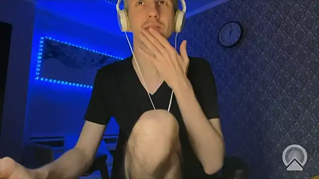 Snapshot of Aki-Laky chatting on 12.13.25 Aki-Laky online show from 12.13.25