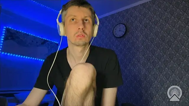 Snapshot of Aki-Laky chatting on 12.16.25 Aki-Laky online show from 12.16.25