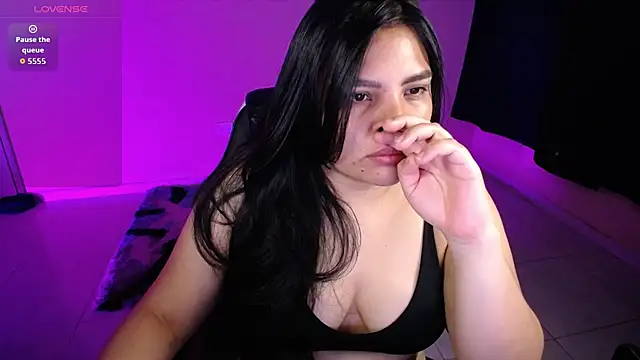 Snapshot of goddess_valXX chatting on 06.05.26 goddess valXX online show from 06.05.26