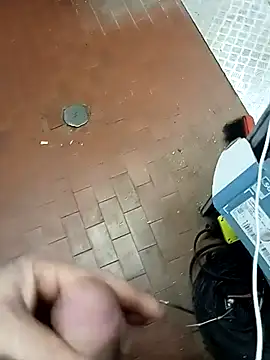 Snapshot of Porco81cazzo chatting on 12.21.25 Porco81cazzo online show from 12.21.25